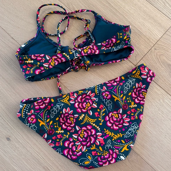 Xhilaration Bikini 2 Piece Set Size Medium - Picture 2 of 4